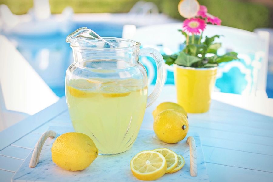 Citronnade maison en carafe